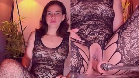 Snapshot of loving__lauren chatting on 5, 10, 2025 L A U R A online show from 5, 10, 2025