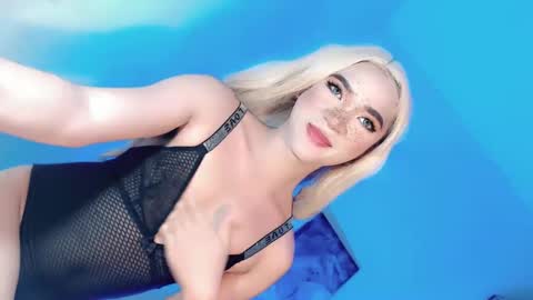 Snapshot of lovingmonaru969 chatting on 23, 12, 2024 Lovingmonaru969 online show from 23, 12, 2024