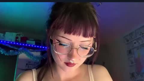 Snapshot of lowelyflowey chatting on 3, 7, 2026 lowelyflowey online show from 3, 7, 2026