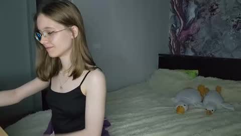 Snapshot of lowress chatting on 7, 3, 2025 Karmell online show from 7, 3, 2025