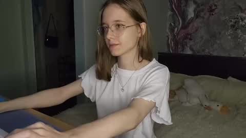 Snapshot of lowress chatting on 10, 3, 2025 Karmell online show from 10, 3, 2025