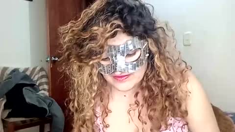 Snapshot of luana363 chatting on 24, 9, 2025 luana363 online show from 24, 9, 2025