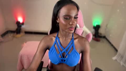 Snapshot of luanarisque chatting on 14, 11, 2025 IG luana orq online show from 14, 11, 2025