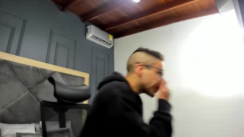 luca_morettii online show from 8, 10, 2025