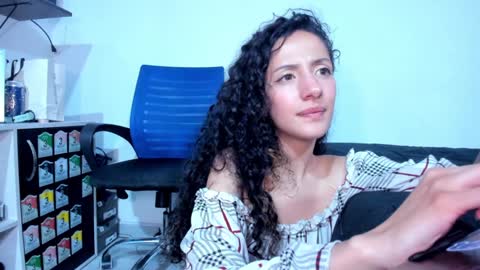 Snapshot of lucia_fuster chatting on 13, 1, 2025 Lucia online show from 13, 1, 2025