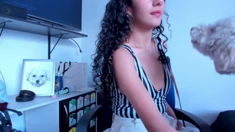 Snapshot of lucia_fuster chatting on 17, 1, 2025 Lucia online show from 17, 1, 2025