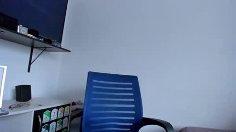 Snapshot of lucia_fuster chatting on 2, 12, 2025 Lucia online show from 2, 12, 2025