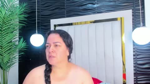 Lucia Vonne online show from 3, 3, 2025