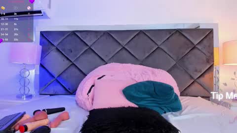 Snapshot of luciacollinss_ chatting on 27, 11, 2025 Lucia online show from 27, 11, 2025