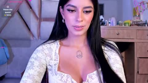 LuciaJhonnes online show from 26, 11, 2025