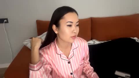 Snapshot of lucialostroh chatting on 6, 11, 2025 Kira online show from 6, 11, 2025