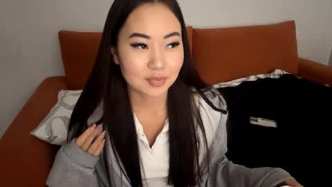 Snapshot of lucialostroh chatting on 7, 11, 2025 Kira online show from 7, 11, 2025