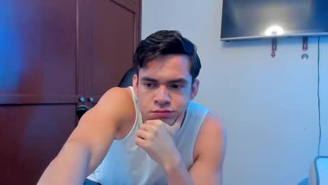 Snapshot of lucian_gomez chatting on 7, 10, 2025 Lucian Gomez online show from 7, 10, 2025