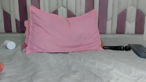 instagram luciana417  online show from 1, 3, 2025