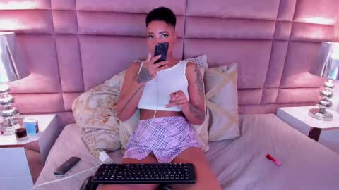  lucia wallace  online show from 11, 2, 2025