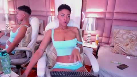  lucia wallace  online show from 15, 2, 2025