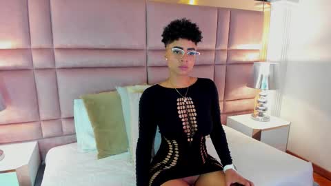  lucia wallace  online show from 15, 9, 2025