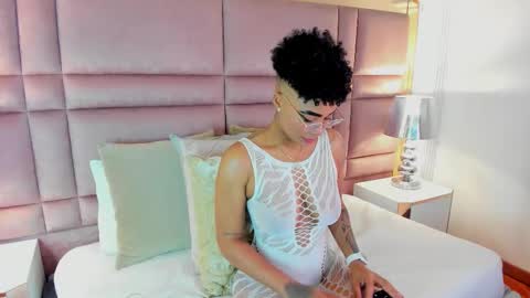  lucia wallace  online show from 27, 9, 2025