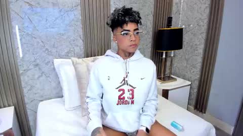  lucia wallace  online show from 3, 3, 2026