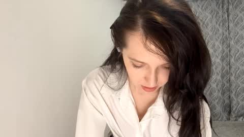 Snapshot of lucibeveridge chatting on 15, 12, 2025 Mary online show from 15, 12, 2025