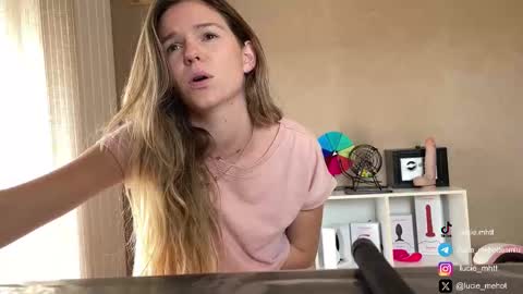Snapshot of lucie_hot chatting on 22, 9, 2025 Lucie hot follow me on online show from 22, 9, 2025