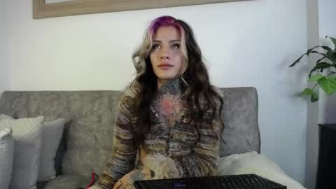 Snapshot of luciiana_lol chatting on 13, 5, 2026 luciiana online show from 13, 5, 2026