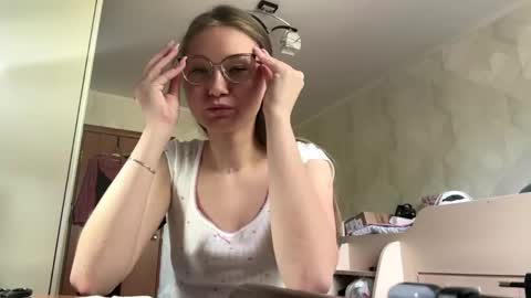 Snapshot of lucindascercy chatting on 28, 5, 2026 Maya online show from 28, 5, 2026