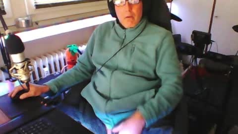 Snapshot of luckyfreak1 chatting on 15, 5, 2026 call me Stefan online show from 15, 5, 2026