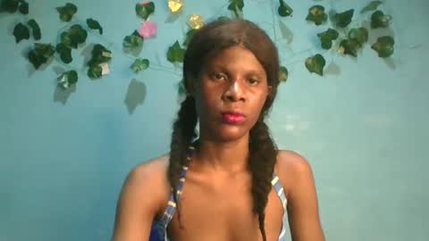 Snapshot of luckymadequeen chatting on 2, 11, 2025 Gloria online show from 2, 11, 2025