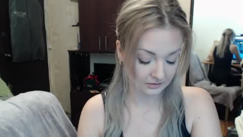 Snapshot of luckyshotgirl chatting on 12, 12, 2024 LuckyShot online show from 12, 12, 2024