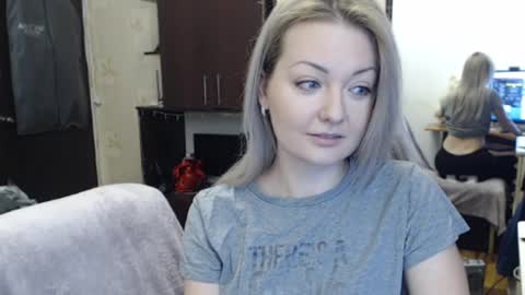 Snapshot of luckyshotgirl chatting on 14, 12, 2024 LuckyShot online show from 14, 12, 2024