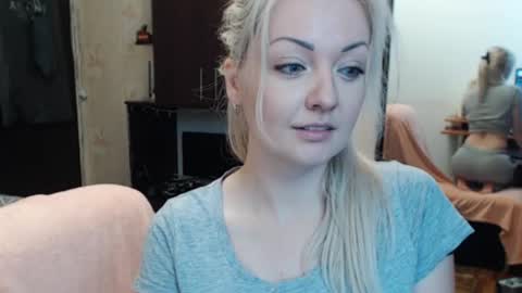 Snapshot of luckyshotgirl chatting on 11, 10, 2025 LuckyShot online show from 11, 10, 2025