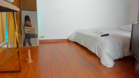 Hello my name is Lucy nice to meet you  thumb up is important for me kisses     online show from 5, 12, 2024