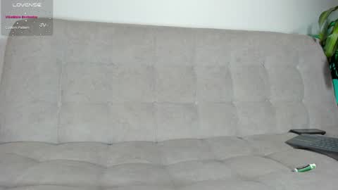 Hello my name is Lucy nice to meet you  thumb up is important for me kisses     online show from 28, 1, 2025