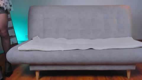 Hello my name is Lucy nice to meet you  thumb up is important for me kisses     online show from 15, 9, 2025