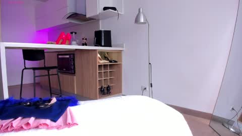 Hello my name is Lucy nice to meet you  thumb up is important for me kisses     online show from 9, 4, 2026