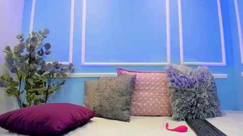 lucy_canel online show from 4, 10, 2025