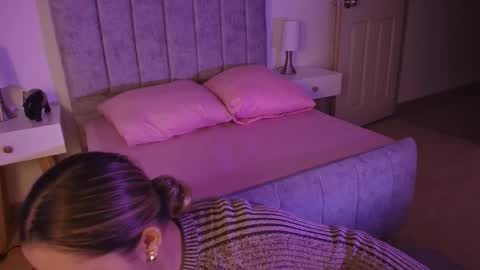 lucy online show from 29, 3, 2026