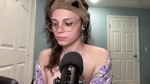 Snapshot of lucyguze chatting on 24, 5, 2026 Lucy online show from 24, 5, 2026