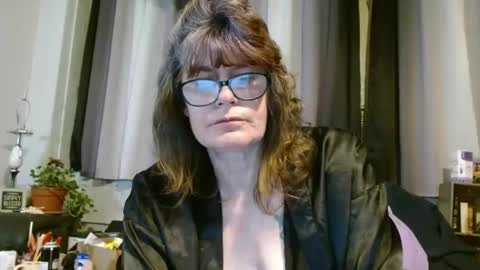 lucylling online show from 22, 2, 2025