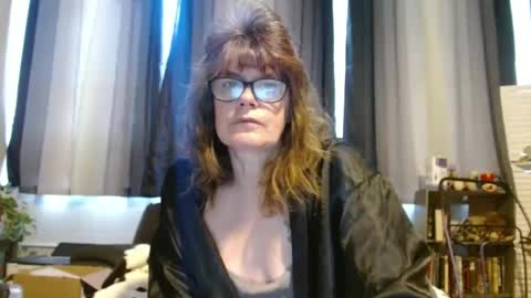 lucylling online show from 25, 2, 2025