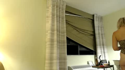 Snapshot of lucyloveslookers78240 chatting on 25, 12, 2024 Lucy Loves Lookers online show from 25, 12, 2024