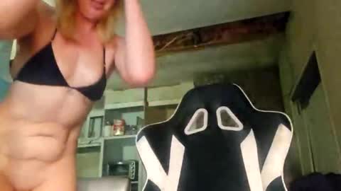 Lucy Loves Lookers online show from 4, 5, 2026