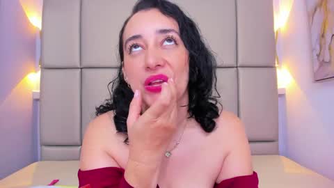 Snapshot of lucymendezz_ chatting on 19, 5, 2026 Lucy online show from 19, 5, 2026