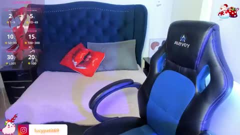 Lucy Petit online show from 24, 11, 2025