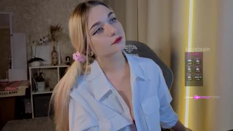 Snapshot of lucysbrain chatting on 2, 11, 2025 Lucy online show from 2, 11, 2025