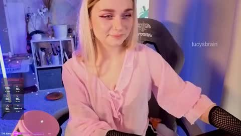 Snapshot of lucysbrain chatting on 29, 11, 2025 Lucy online show from 29, 11, 2025