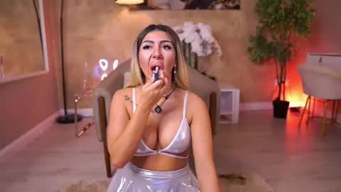 Snapshot of lucyyrosse chatting on 22, 6, 2026 LucyRose online show from 22, 6, 2026