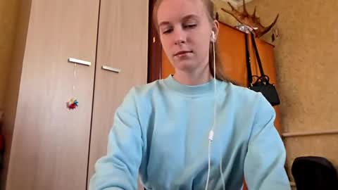 Snapshot of lucyzachar chatting on 1, 4, 2026 Sofia online show from 1, 4, 2026