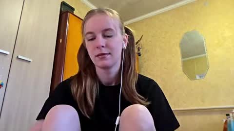 Snapshot of lucyzachar chatting on 23, 4, 2026 Sofia online show from 23, 4, 2026